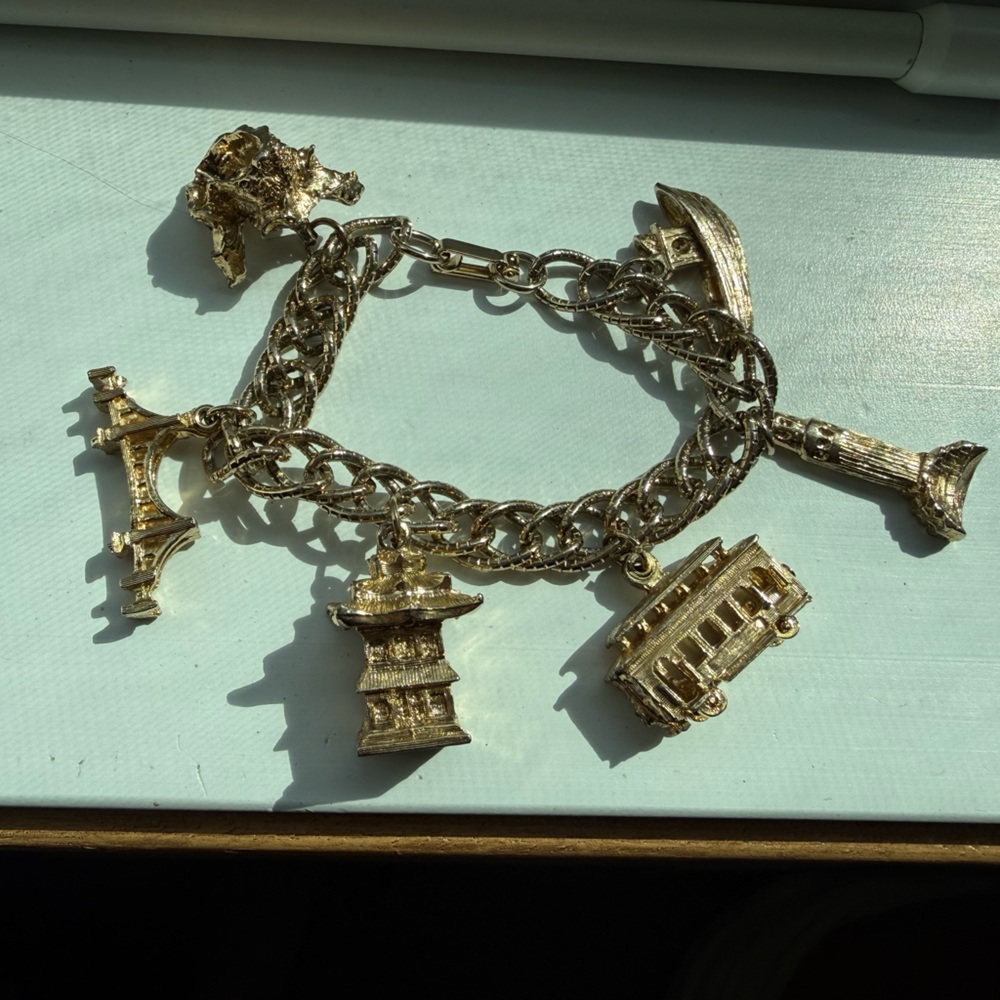 7.5" Vintage 1960 Heavyweight Gold Metal San Francisco Chinatown Charm Bracelet